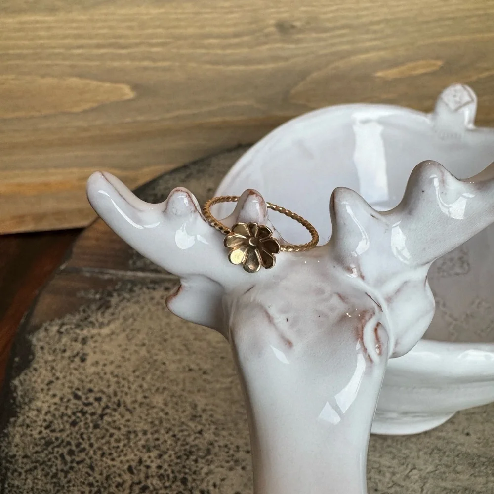 14KYG Golden Fluerette Ring
